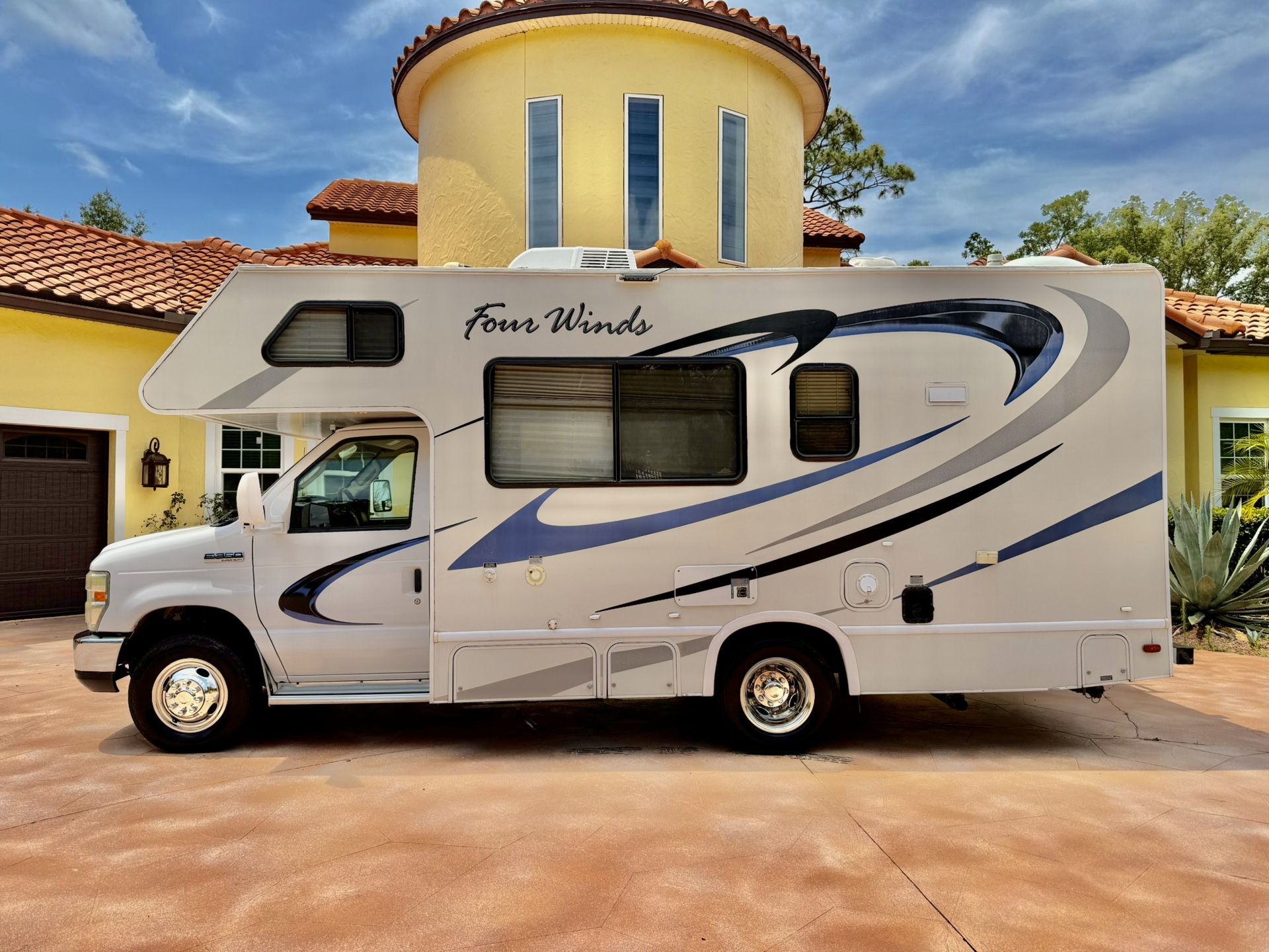 2010 Four Winds 24ft Class C Motorhome