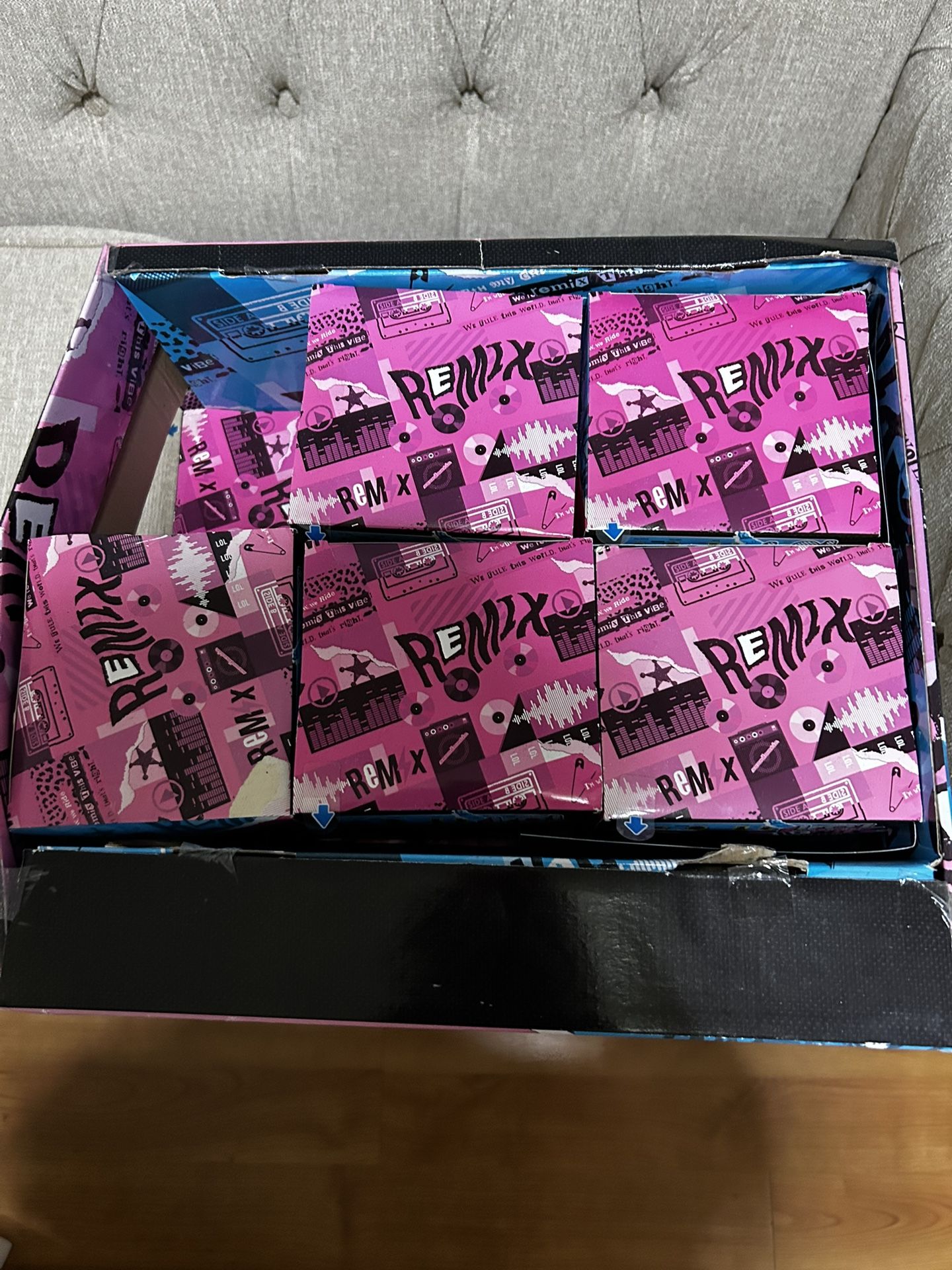 L.o.L Dolls Remix Toy Lot (quantity 11)