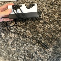 Insignia PS5 charger for 2 controllers 