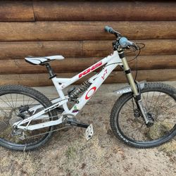 Khs downhill mountain bike hot sale