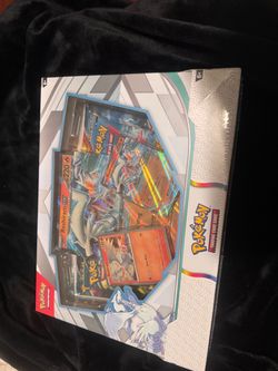 Pokemon TCG Reshiram ex Box