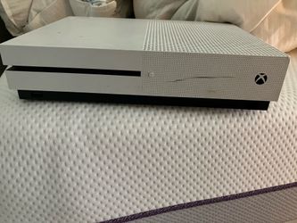 xbox 1 s console with controller