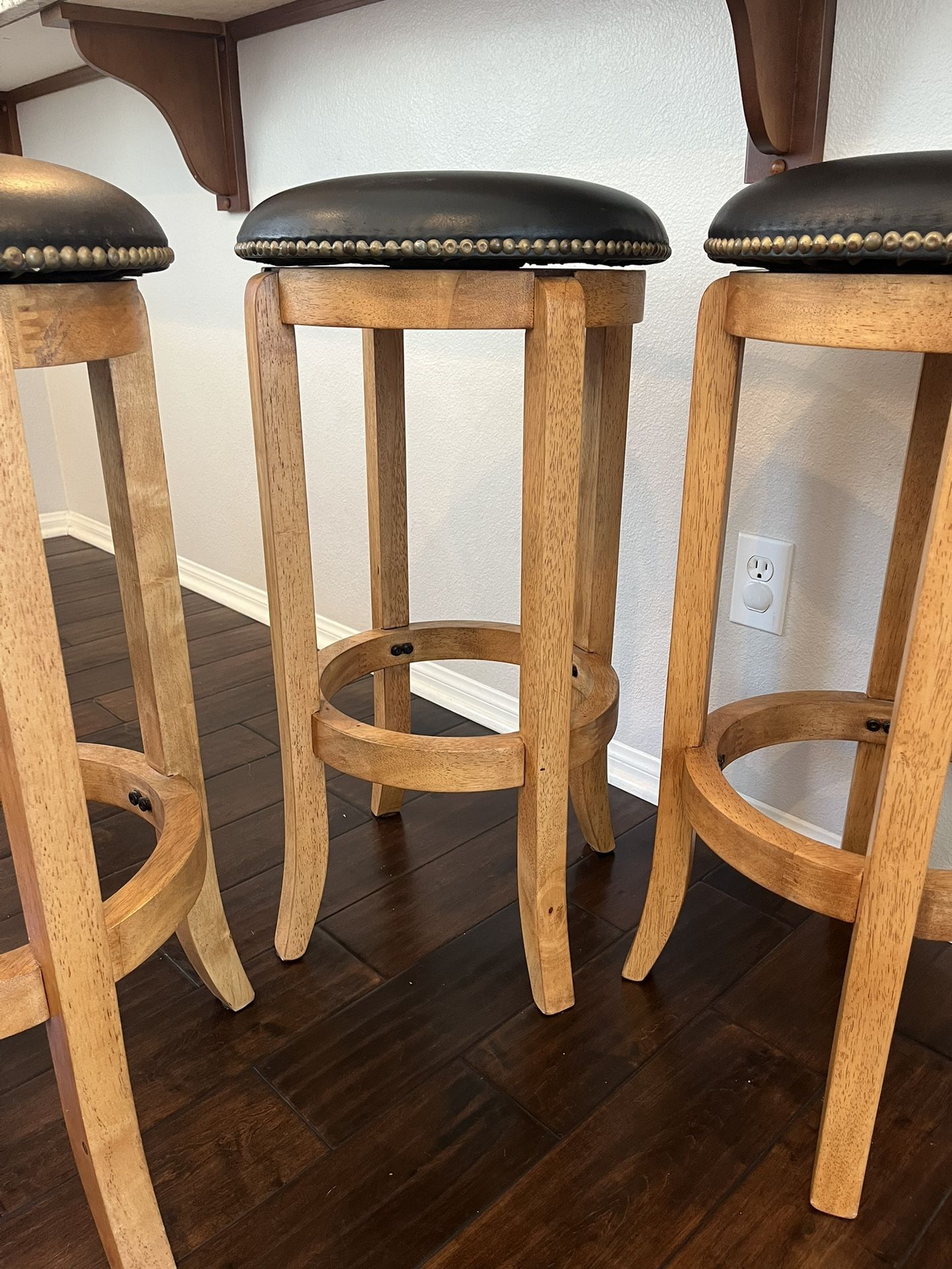 Countertop/barstools Hard Wood 