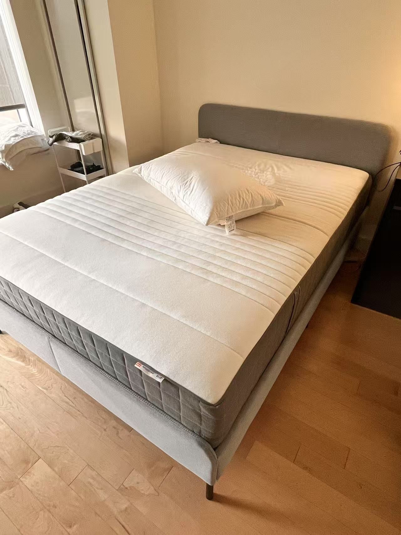 DESIGNER BED FRAME FREE FIRST COME FIRST TAKEN - No Flakes! (Financial (Financial District)