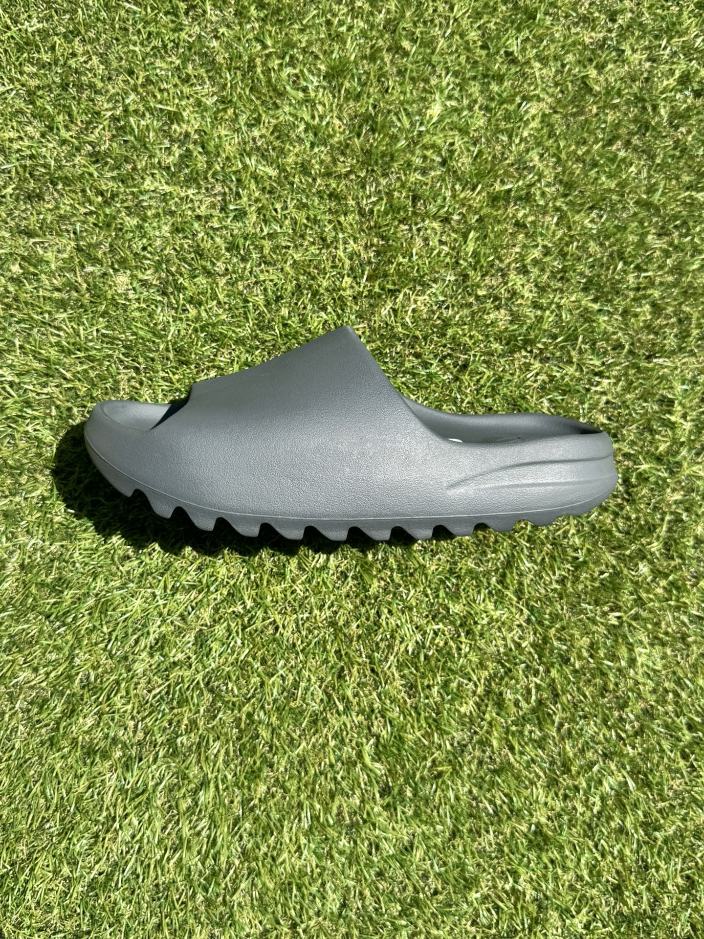 Yeezy Slide Slate Grey