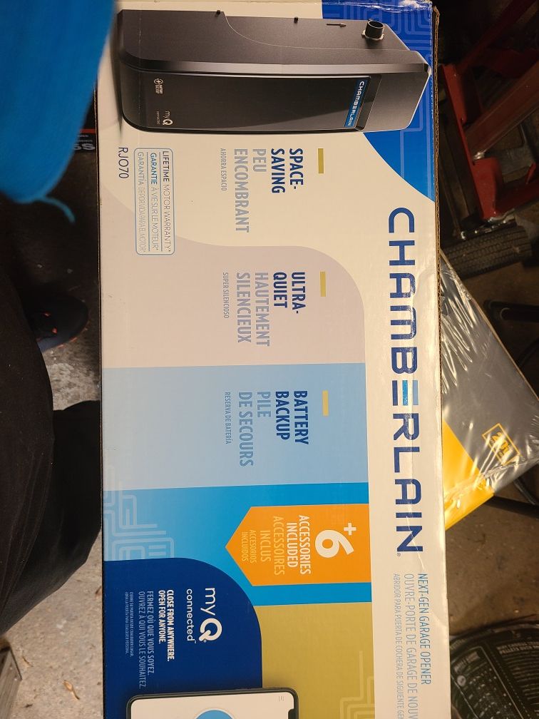 CHAMBERLAIN GARAGE DOOR OPENER