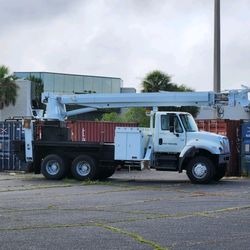 2006 International drilling Derek with 60 foot 19 ton Crane.