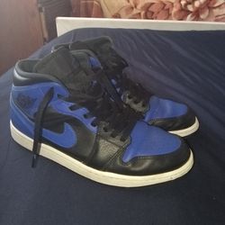 Jordan 1 mid hyper royal