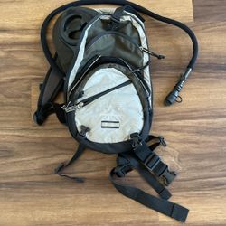 Adult Camelbak With Pockets for Storage