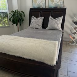 Ashley Furniture Queen Bed Frame With Boxspring And Mattress 