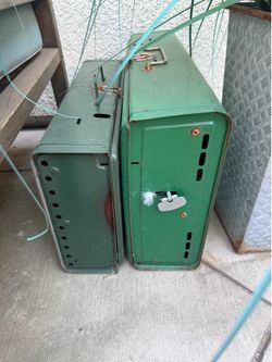 🔥 Vintage Coleman 2-Burner Camping Stove – Classic Green