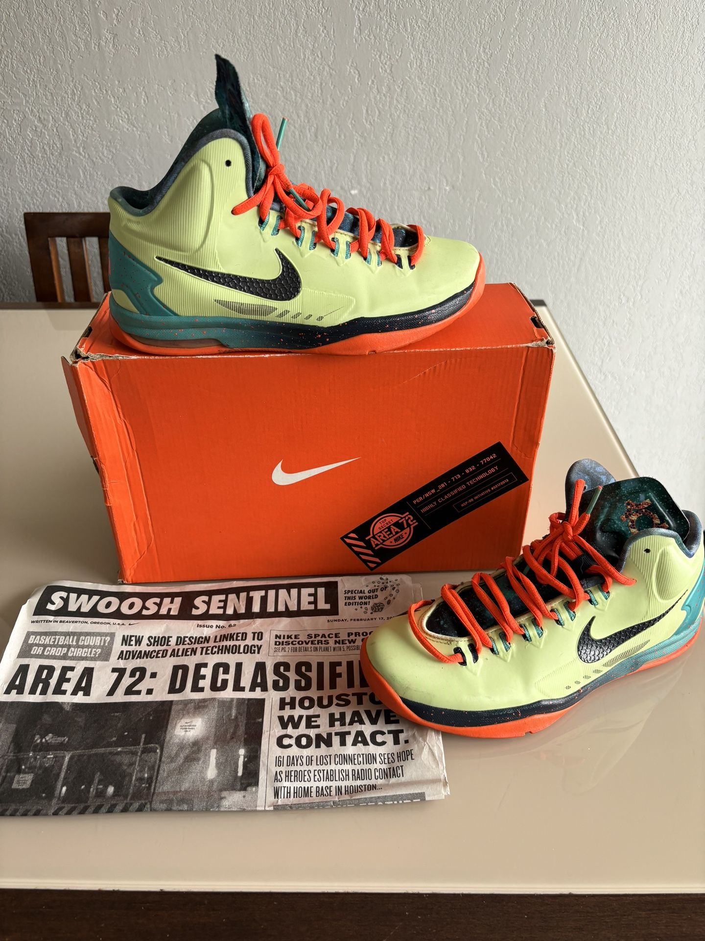 NIKE Area 72 Galaxy Size 6