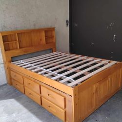 FULL SIZE WOODEN FRAME BED LIKE NEW 