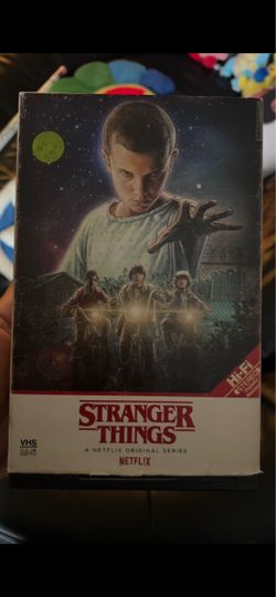 Stranger Things Season 1 4K (Netflix VHS Collector's Box Set)
