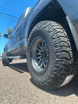 17x9 Krawler Lock Off-road Rines Y Llantas 265/70/17 Kumho RT LT