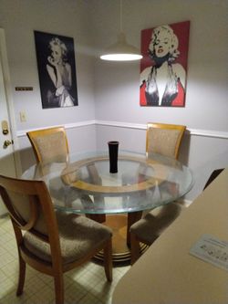 Kitchen/dinning room glass table