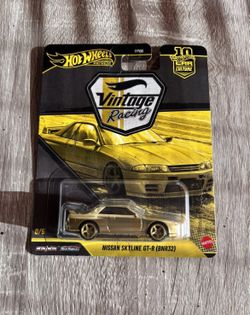 Nissan Skyline GT-R BNR32 Chase Gold Vintage Racing Hot Wheels Premium Diecast