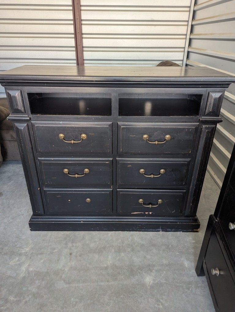 Six Drawers/ Two Cubby Dresser