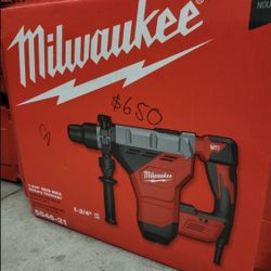 MILWAUKEE CORDED SDS MAX DEMOLITION HAMMER NEW for