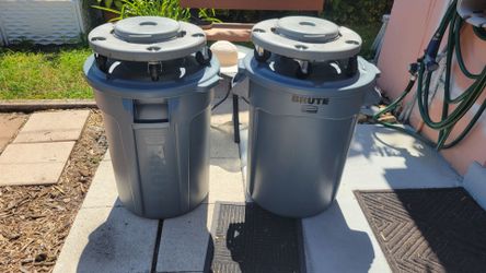 2 Brute 32 gallon cans. $120 OBO