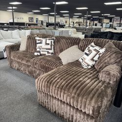 2-PC Midnight Sectional. 🚚WE DELIVER🚚