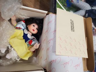 Marie Osmond Snow White Fine Porcelain Doll