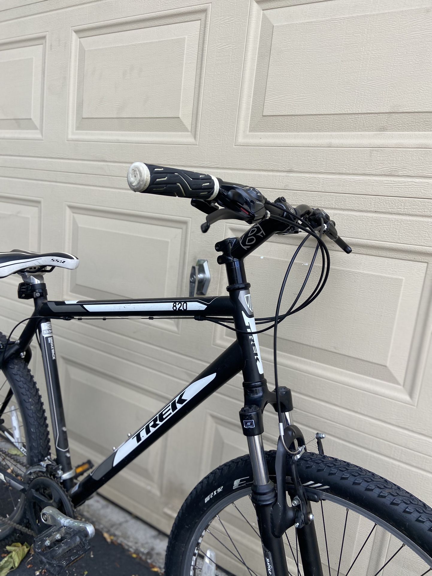 Trek 820 Mountain Bike – 21” Frame - Bicycle Aluminium 21speed for