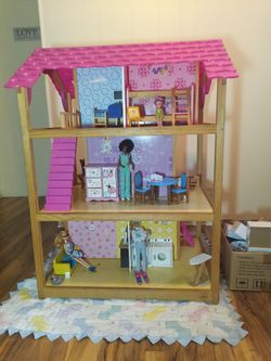 BIG Doll House + 8 dolls + accessories.