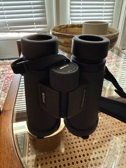 Nikon Monarch M7 10x42 Binoculars – Excellent Condition
