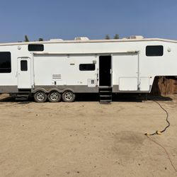 2008 Raptor Fifth Wheel 