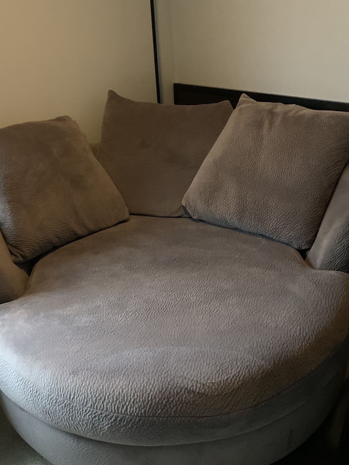 Round Sofa Chair From Mor Furniture for Sale in Mount Vernon, WA OfferUp