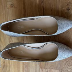 Michael Michael Kors Silver glitter pointed toe kitten heel pumps size 6 