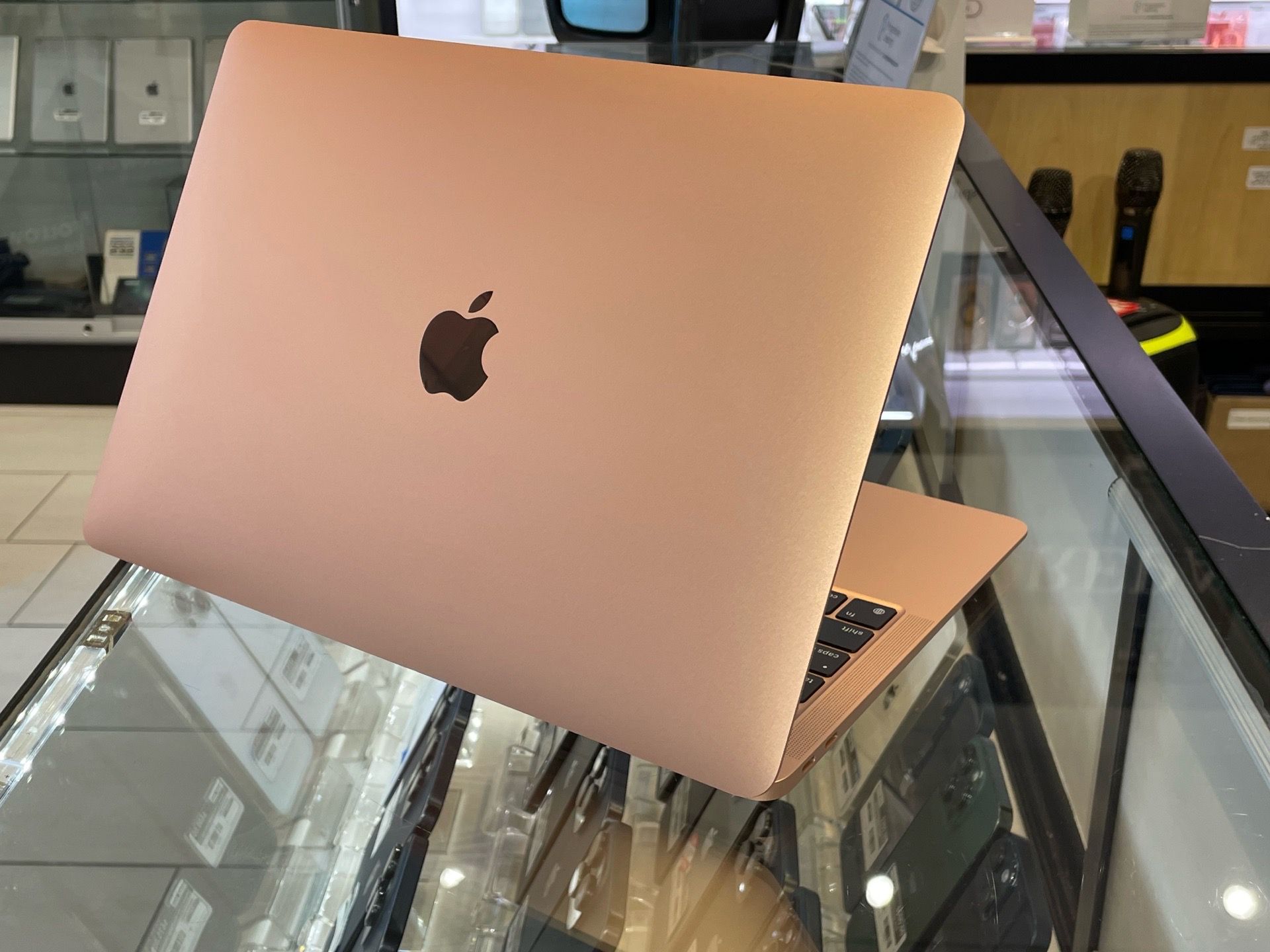 Apple MacBook Air 13β M1 8GB 256GB
