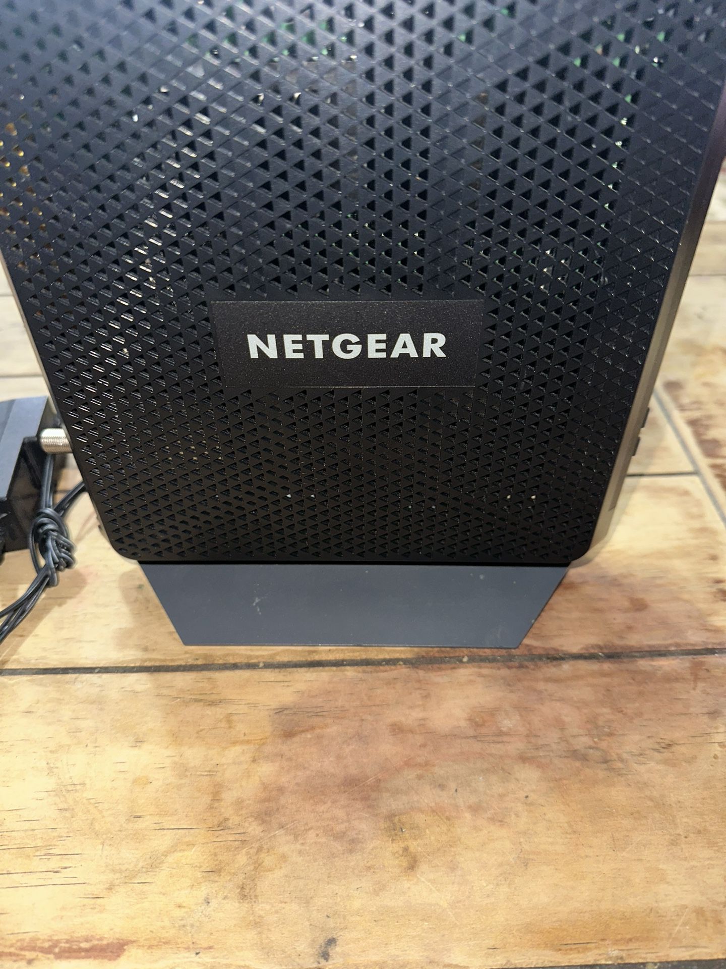NETGEAR Nighthawk AC1900 C7000V2 Wi-Fi Cable Modem Router With Power Cord