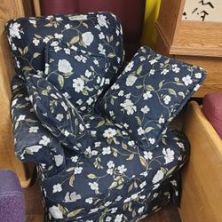 VERY NICE SOFA/CHAIR WITH 3 PILLOWS (HOME30)