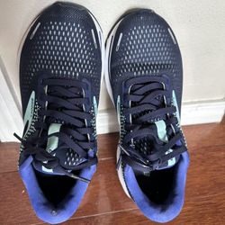 women's Brooks Ghost Size 8