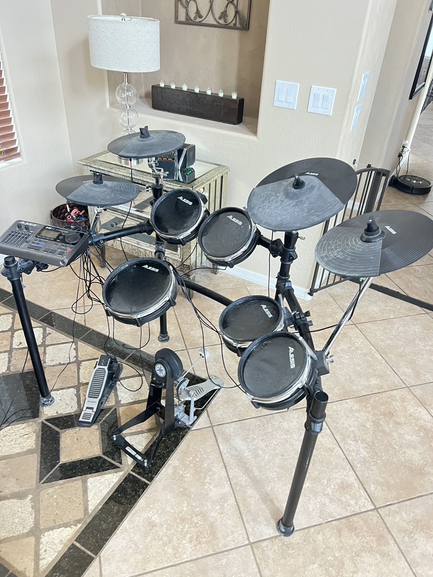 Alesis DM10 -  10 Piece Studio Drum kit
