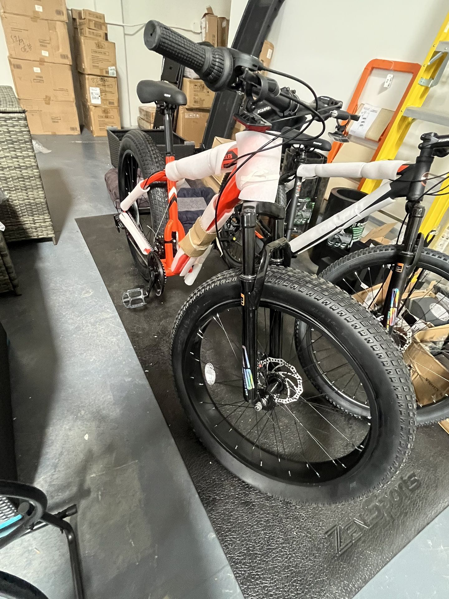 AS IS WHEEL LEAK AIR Mountain Bike, 20 inch 7 Speeds Steel Fat Tire Mountain Bike