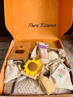 NEW Natural Relaxation Gift Box: Blanket, Cup, Candle, Skincare Tools, Lavender  Oils, Soap & MORE