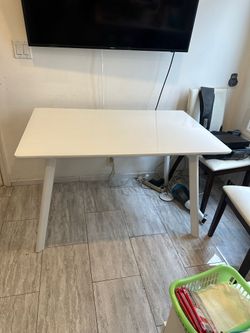 White glass small dining table or desk!