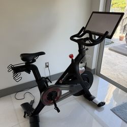 Peloton Bike Model RB1VQ 3rd Generation Like New 