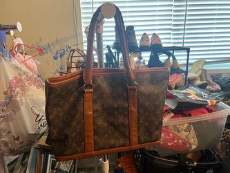 L v purse