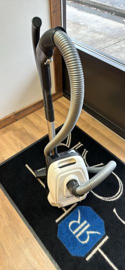 Simplicity Wonder Vacuum