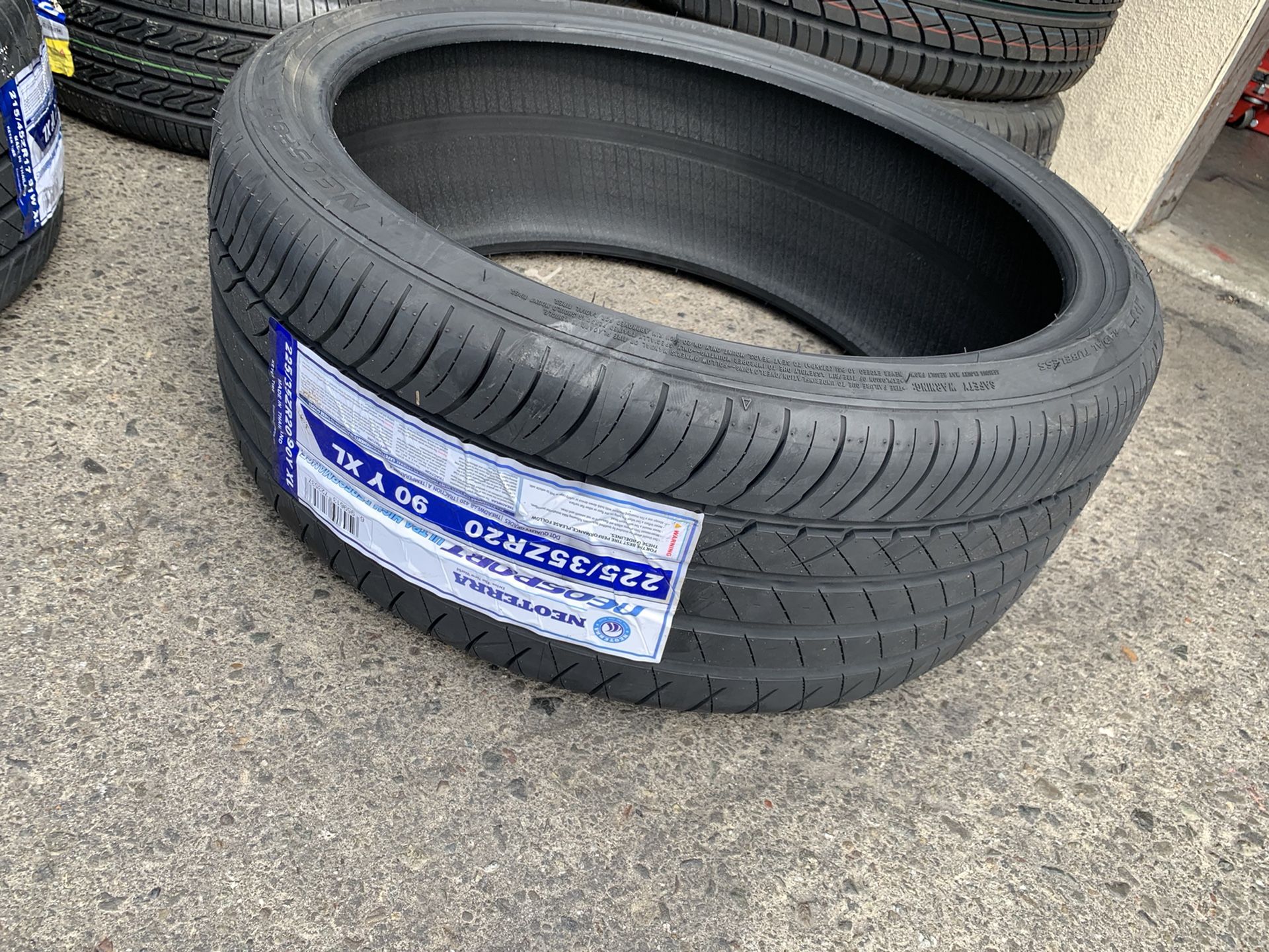 New Tire 225/35R20 Neoterra Neosport UHP 90Y Set Of 4 Tires 225