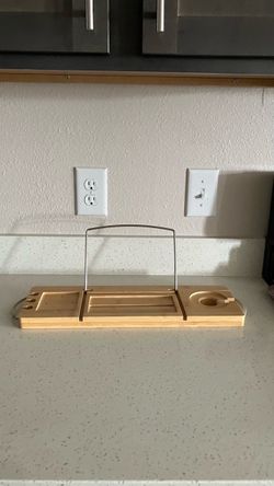 Bed/ Bathtub caddy with folding stand and adjustable handles