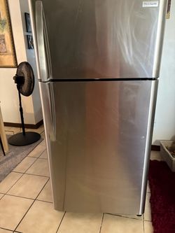 Frigidaire Stainless Steel Top-Freezer Refrigerator