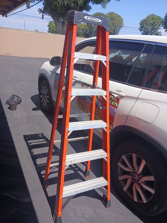 Ladder 6 Ft Firberglas Ladder