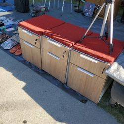Cabinet/Mobile Petal Stools
