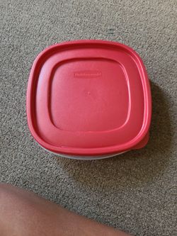 Rubbermaid Divided Container