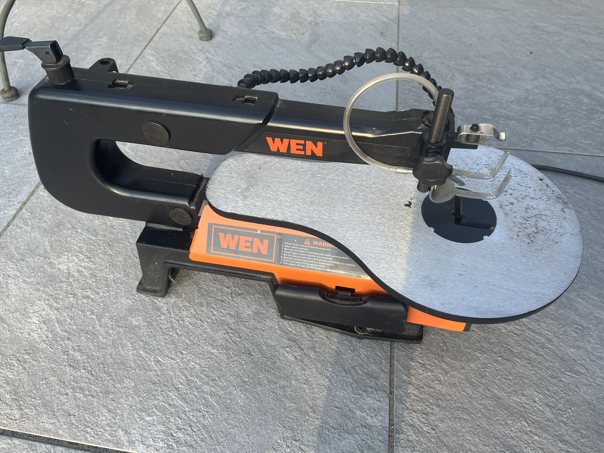 Scroll saw. WEN 3921 16-inch Two-Direction Variable Speed.